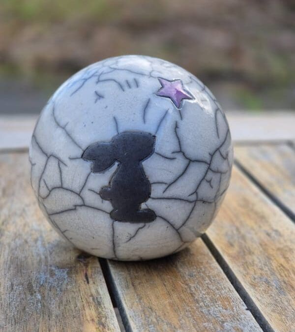 Konijnen urn Pietertje met lila sterretje