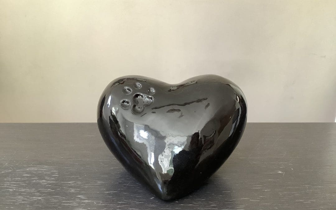 Gedenk Outlet urn hart – glanzend zwart GU5