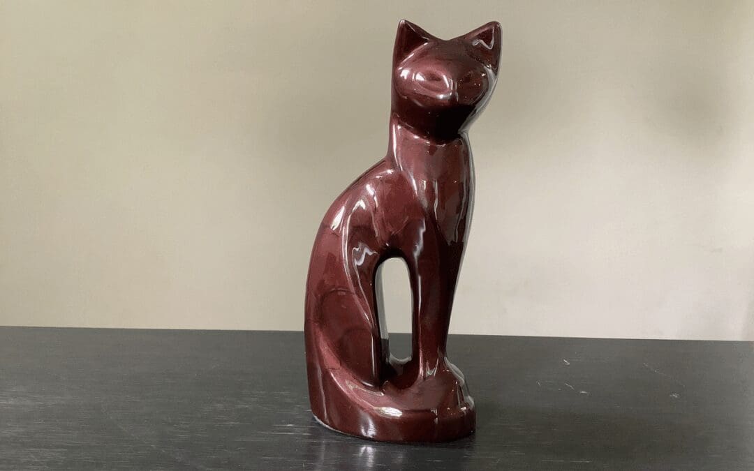 Urn zittende kat aluminium Maroon